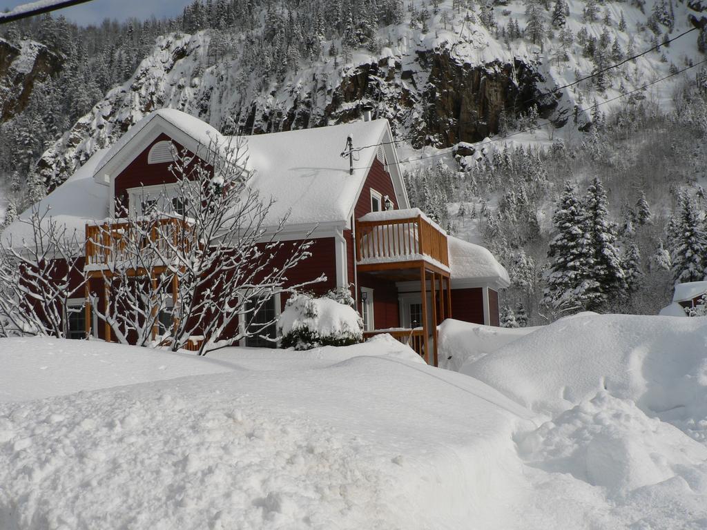 B&B Les Deux Pignons Petit-Saguenay Екстер'єр фото