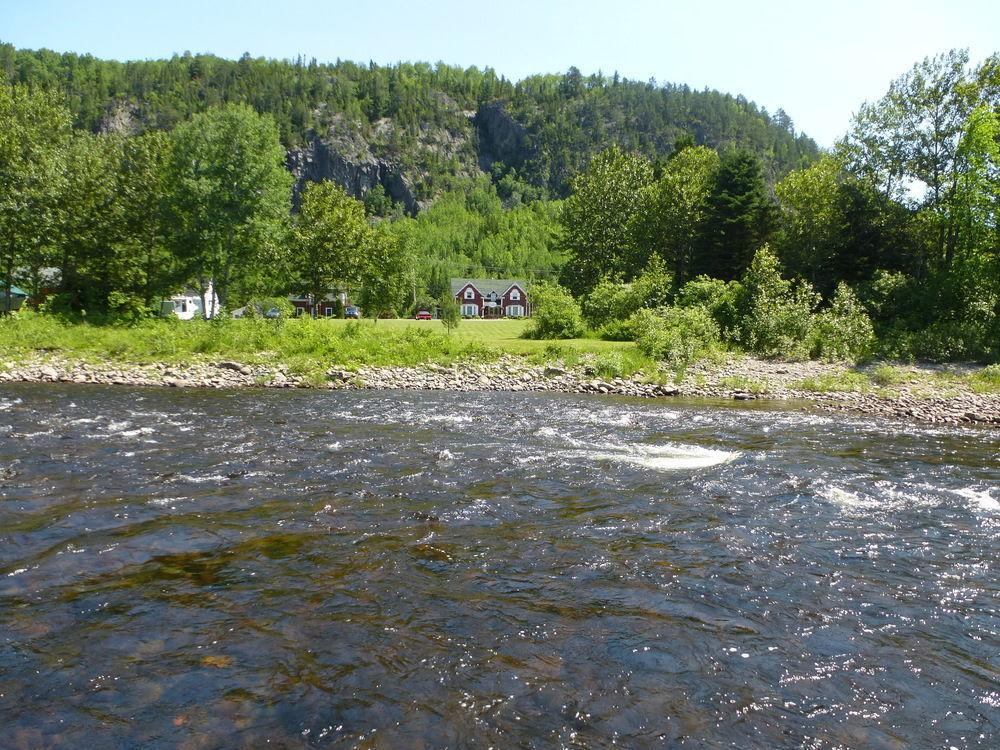 B&B Les Deux Pignons Petit-Saguenay Екстер'єр фото