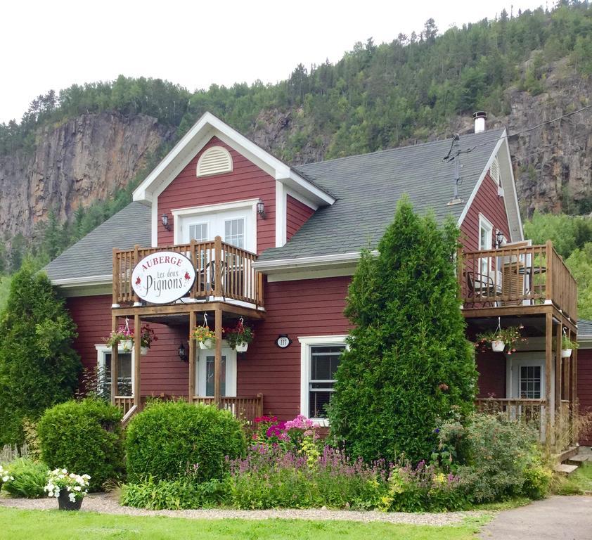 B&B Les Deux Pignons Petit-Saguenay Екстер'єр фото