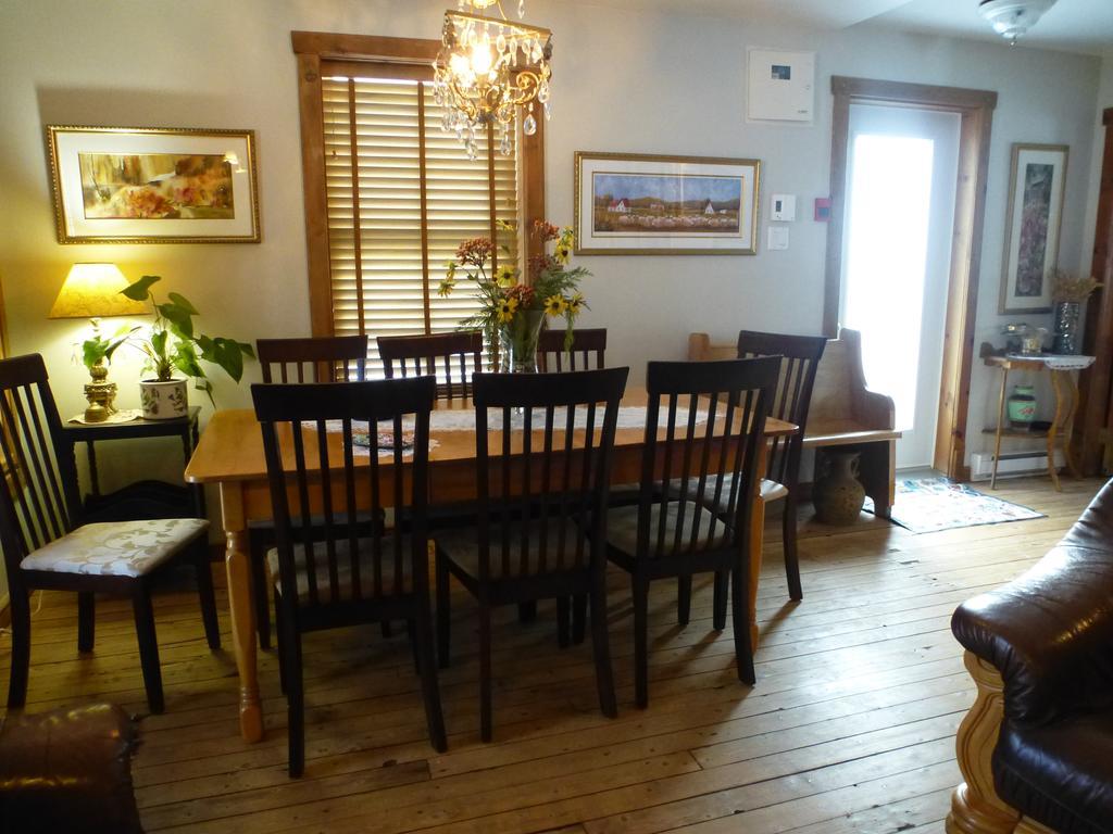 B&B Les Deux Pignons Petit-Saguenay Екстер'єр фото
