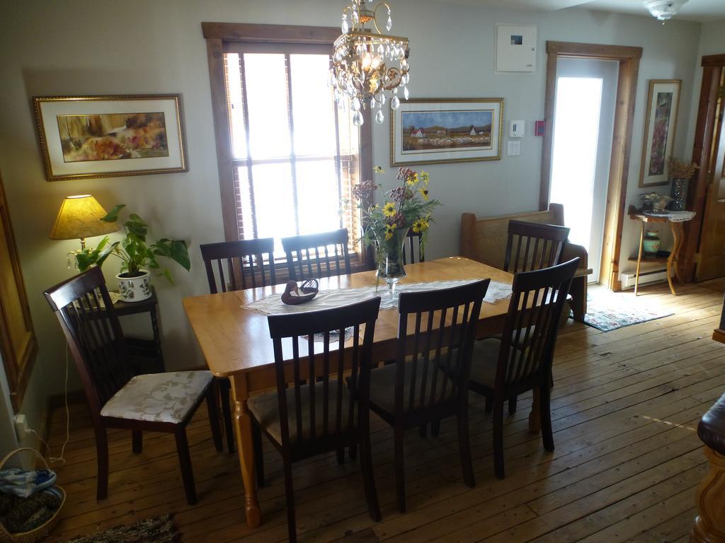 B&B Les Deux Pignons Petit-Saguenay Екстер'єр фото