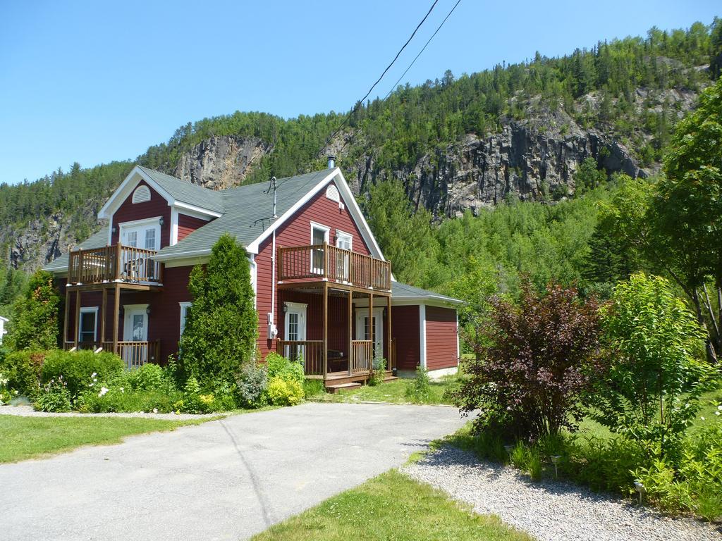 B&B Les Deux Pignons Petit-Saguenay Екстер'єр фото
