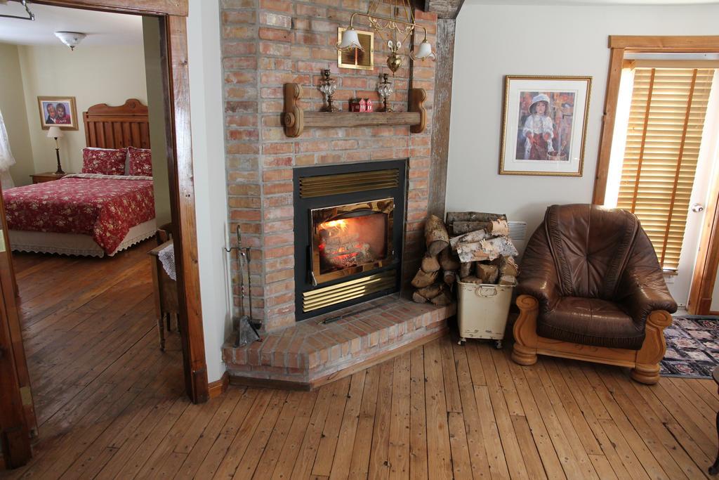 B&B Les Deux Pignons Petit-Saguenay Екстер'єр фото