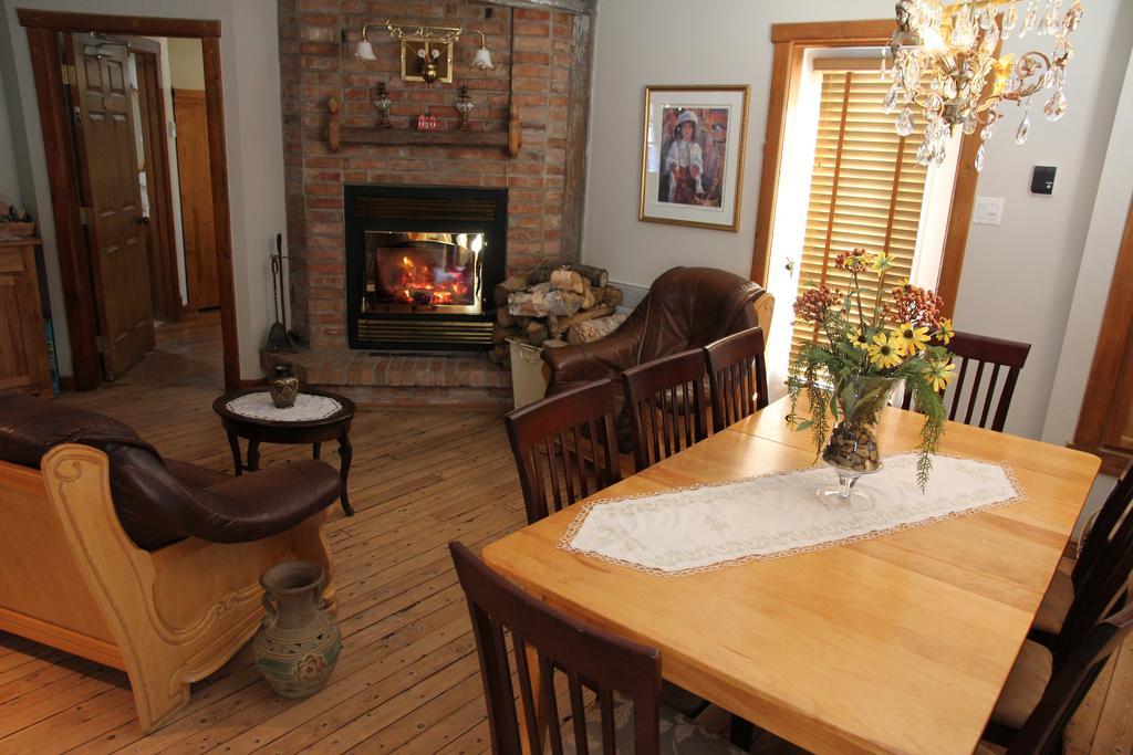 B&B Les Deux Pignons Petit-Saguenay Екстер'єр фото