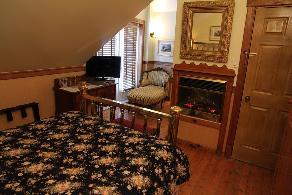 B&B Les Deux Pignons Petit-Saguenay Екстер'єр фото
