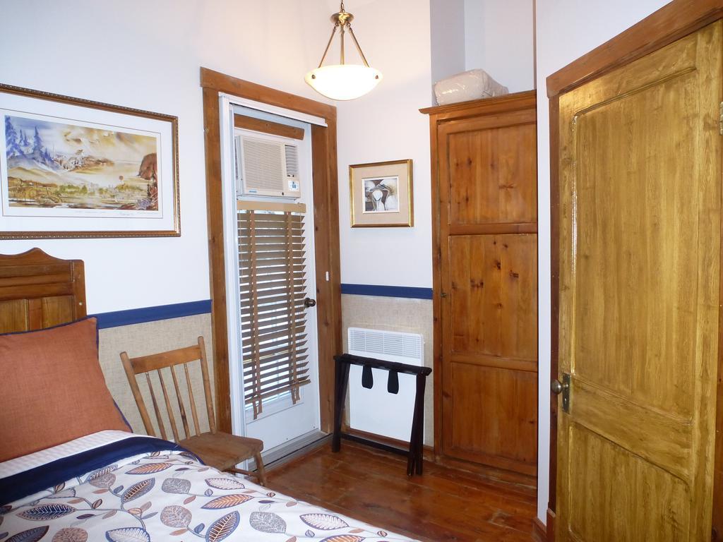 B&B Les Deux Pignons Petit-Saguenay Екстер'єр фото