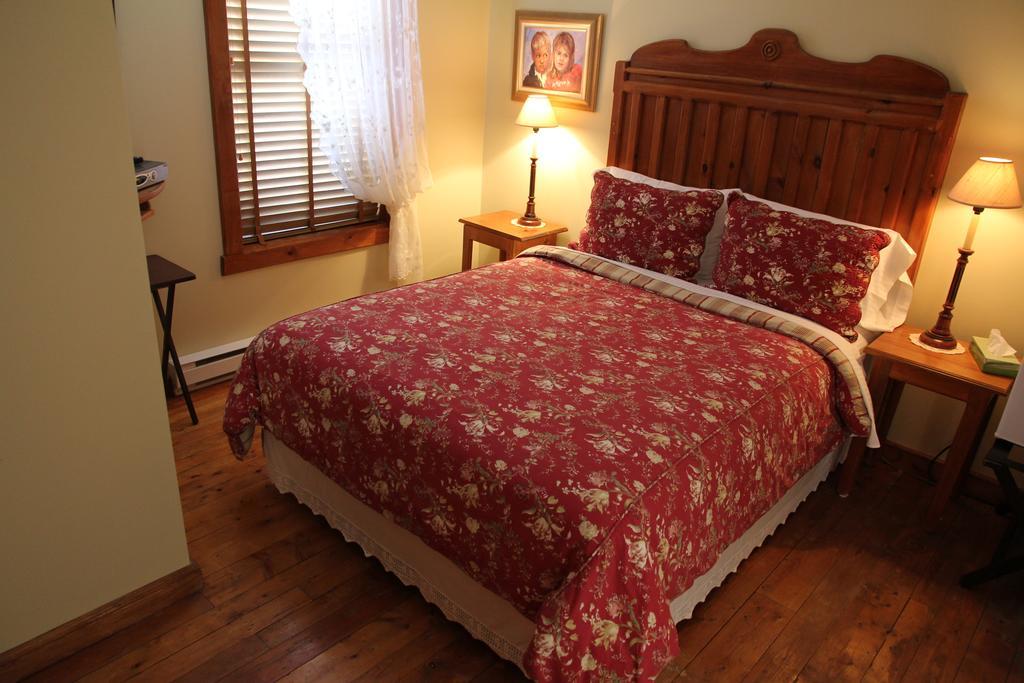 B&B Les Deux Pignons Petit-Saguenay Екстер'єр фото