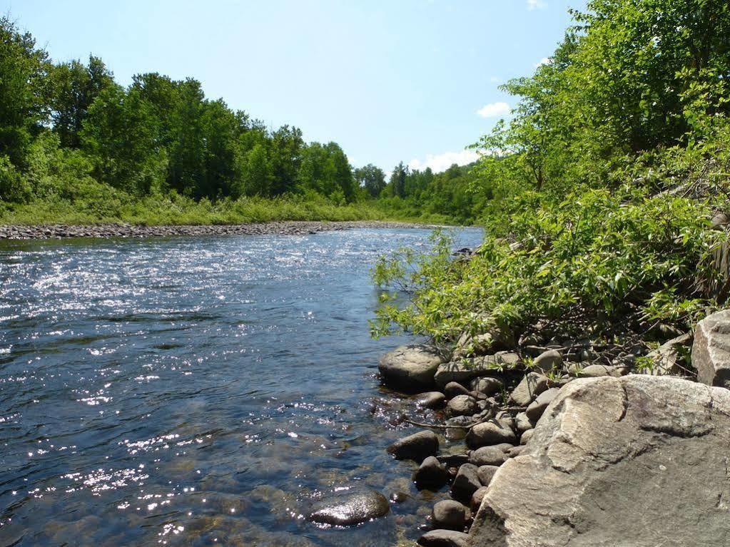 B&B Les Deux Pignons Petit-Saguenay Екстер'єр фото